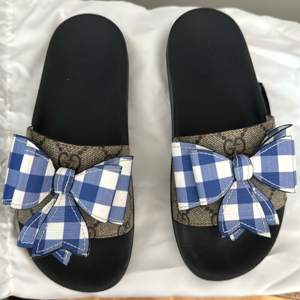 Gucci slides with Gingham bow 32